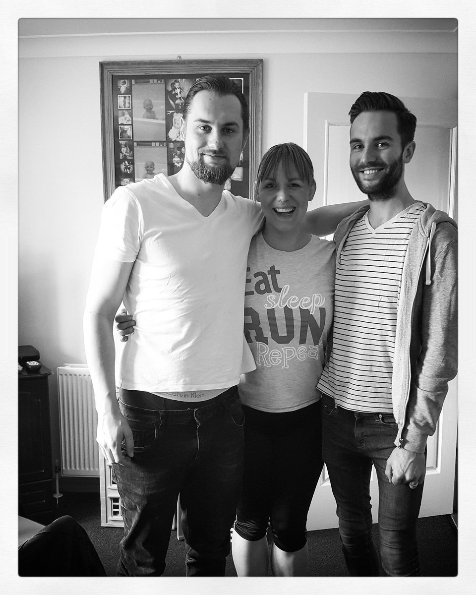 gemzc1982's tweet photo. Me &amp; my "little" brothers ❤ hike up fyrish &amp; now i'm cooking them a roast beef #perfectsunday @WillDQ85 @MikeyC1991 https://t.co/zH0q7MBddi