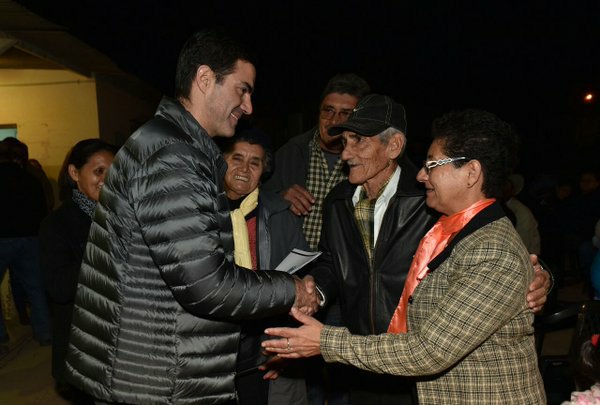 miguelisaok's tweet photo. Con @UrtubeyJM inaugurando una cancha de fútbol en La Merced, Sta.Victoria Este. Nos acompañó Jorge Rojas. https://t.co/1Ycgurz5er