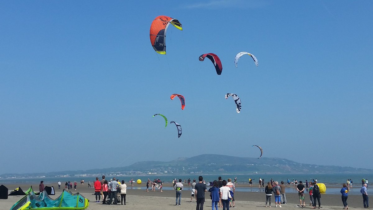 IrishMJ's tweet photo. Getting ready for rapid start here at Dollymount Strand for #battleforthebay @PureMagicKite https://t.co/mKJu0APacu