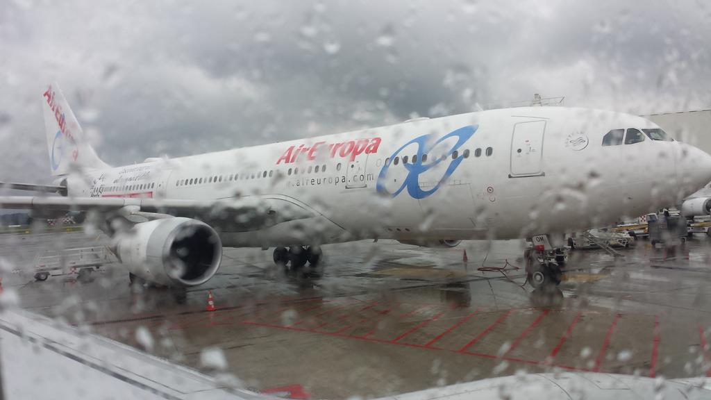 MatteoScorza1's tweet photo. 2 ore di ritardo....fuori piove. Ciao Milano. https://t.co/YfUDuZ2zlo