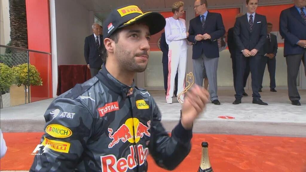 Top____Gear's tweet photo. RICCIARDO: "Two weekends in a row I've been screwed. It sucks. It hurts"
#MonacoGP https://t.co/HNdcnyC73g