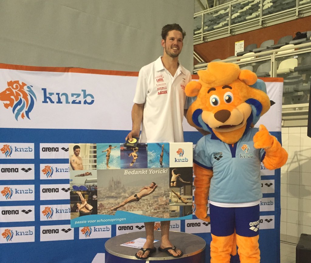 Gouden KNZB Topsport ereteken voor <a href="/YorickdeBruijn/">Yorick de Bruijn</a> ter afsluiting van zijn schoonspringcarriere. Yorick bedankt!!