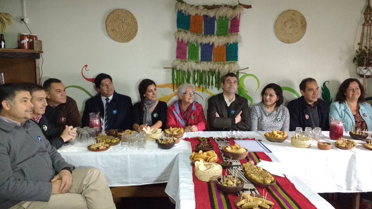 minvuaraucania's tweet image. Autoridades firman a esta hora la constitución de la Mesa Regional del programa Puesta en Valor del Patrimonio.