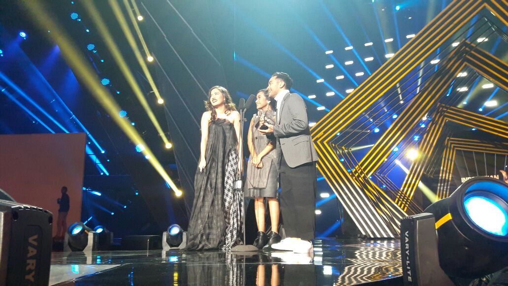 #SonySpotlite Yeah!!! Congratulations <a href="/GAC_music/">Gamaliél Audrey Cantika</a> meraih Group/Band/Duo of the Year di Indonesian Choice Awards 2016