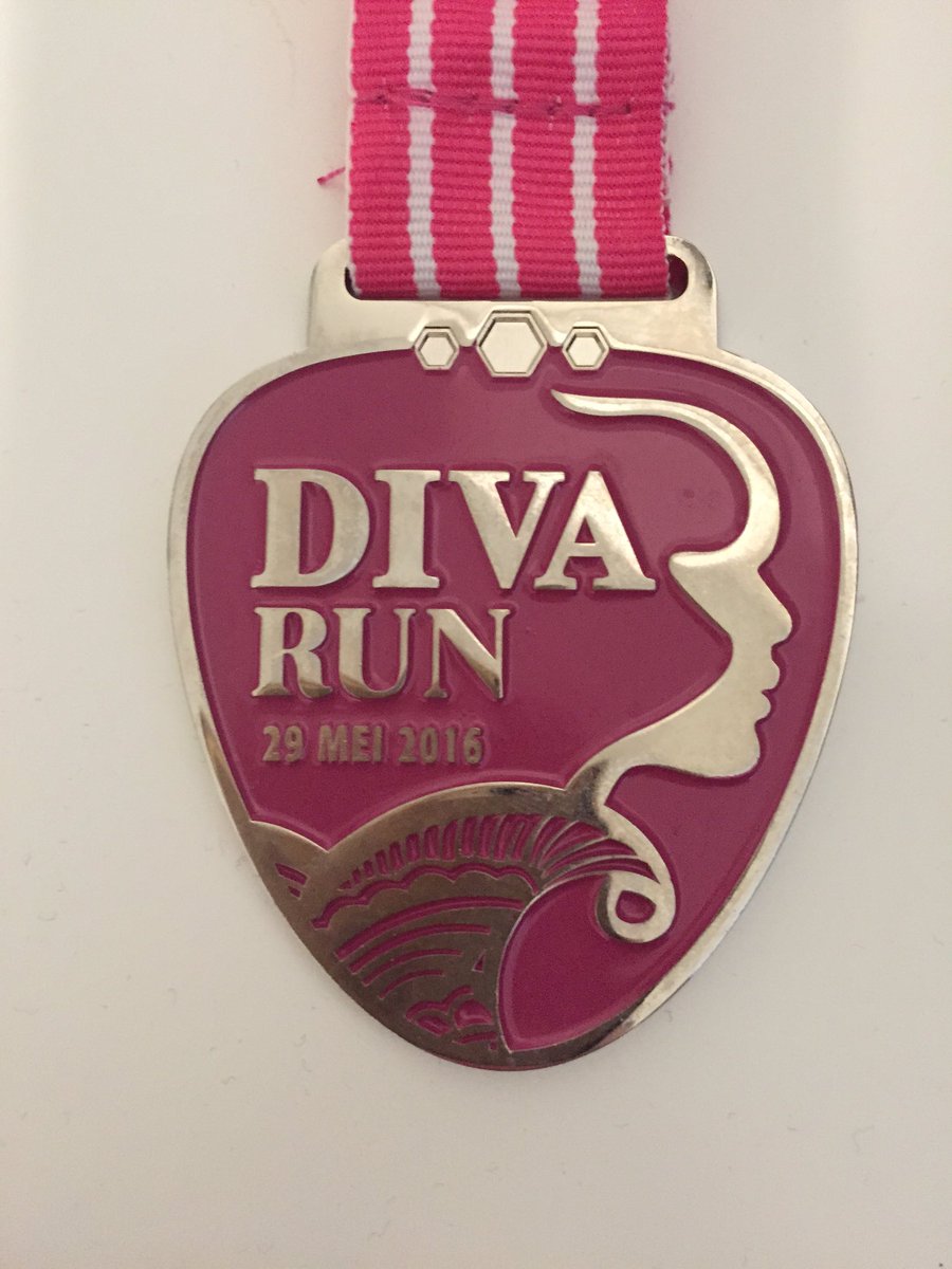 BiancaDuizer's tweet image. Voor het eerst sinds 2 jaar een loopje mee gedaan ! Was erg leuk @DivaRunLR mooie medaille .