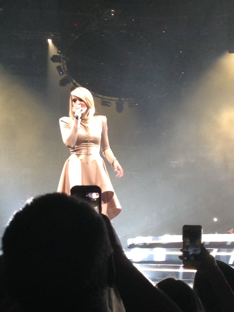CarrieUFan10's tweet photo. We were so close! #TheStorytellerTour was fantastic. Such a great night @carrieunderwood killed it as always ☺️♥️ https://t.co/zLxuPNWb8T