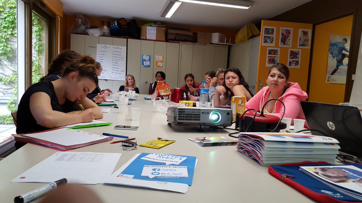 Davlopes87's tweet photo. On termine la session #wesoleader2016 par les #Formations @LA_FSCF @FSCF_Lyonnais https://t.co/pwZIlv3PHU