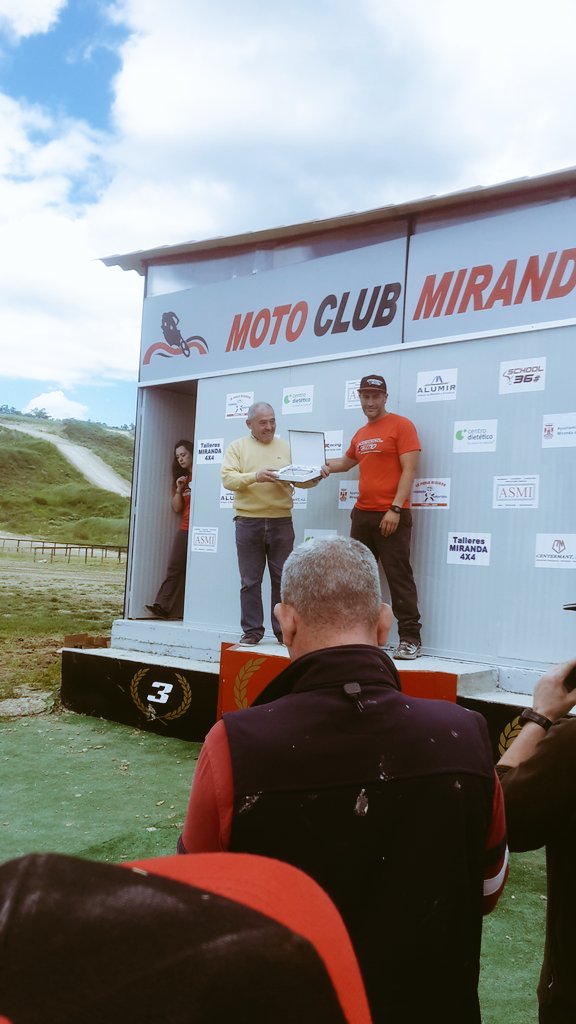 tilico91's tweet photo. Buen dia en el circuito, dissfrutndo y recordndo a una persona muy querida!
Xq siempre estarás entre nosotros tio! https://t.co/MCgxa9HDZg