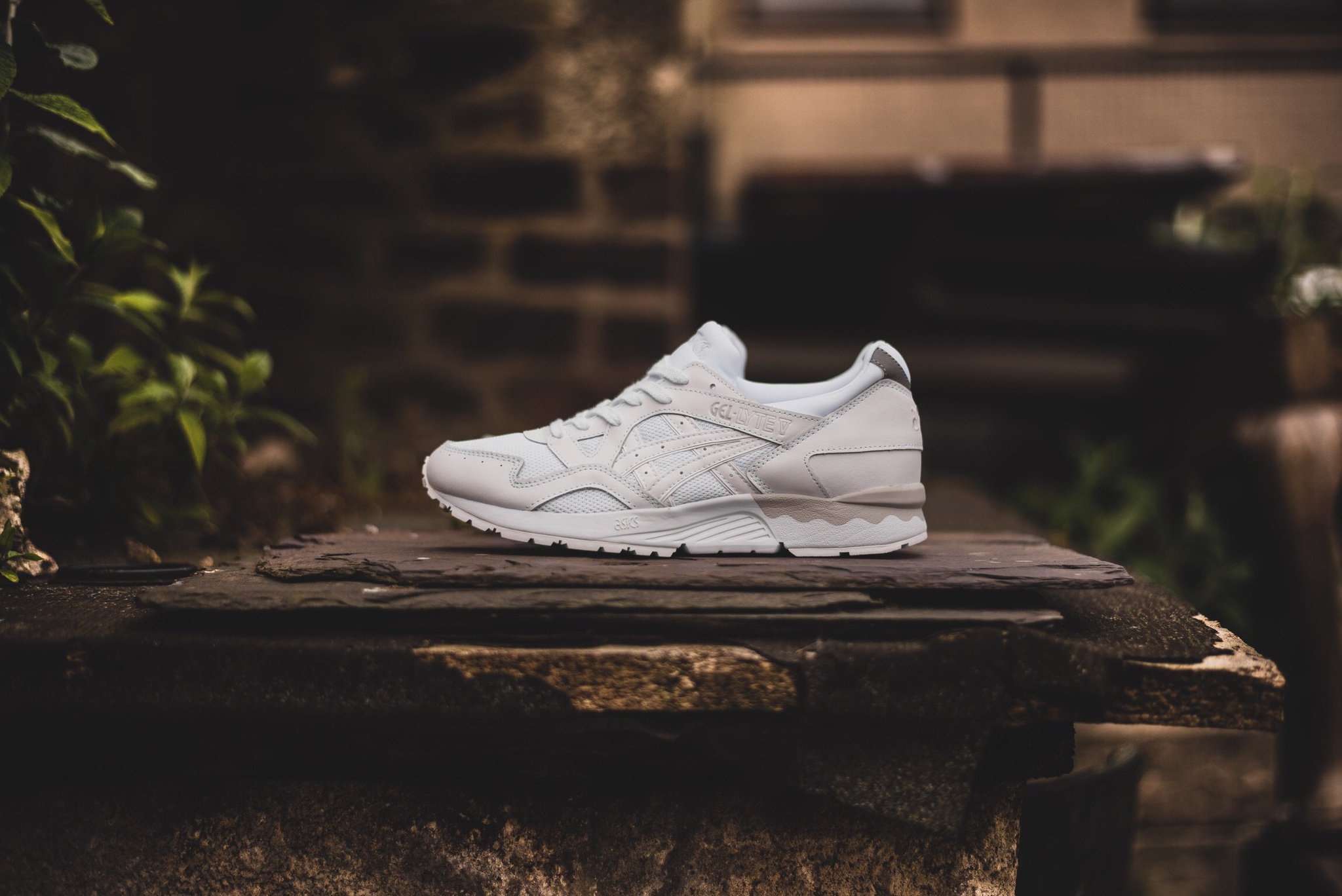 Asics gel lyte v triple white hotsell