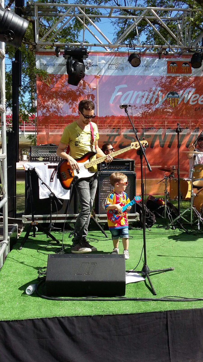 Això es el #FamilyWeekendVCF tots junts en familia gaudint d'un diumenge blanquinegre!