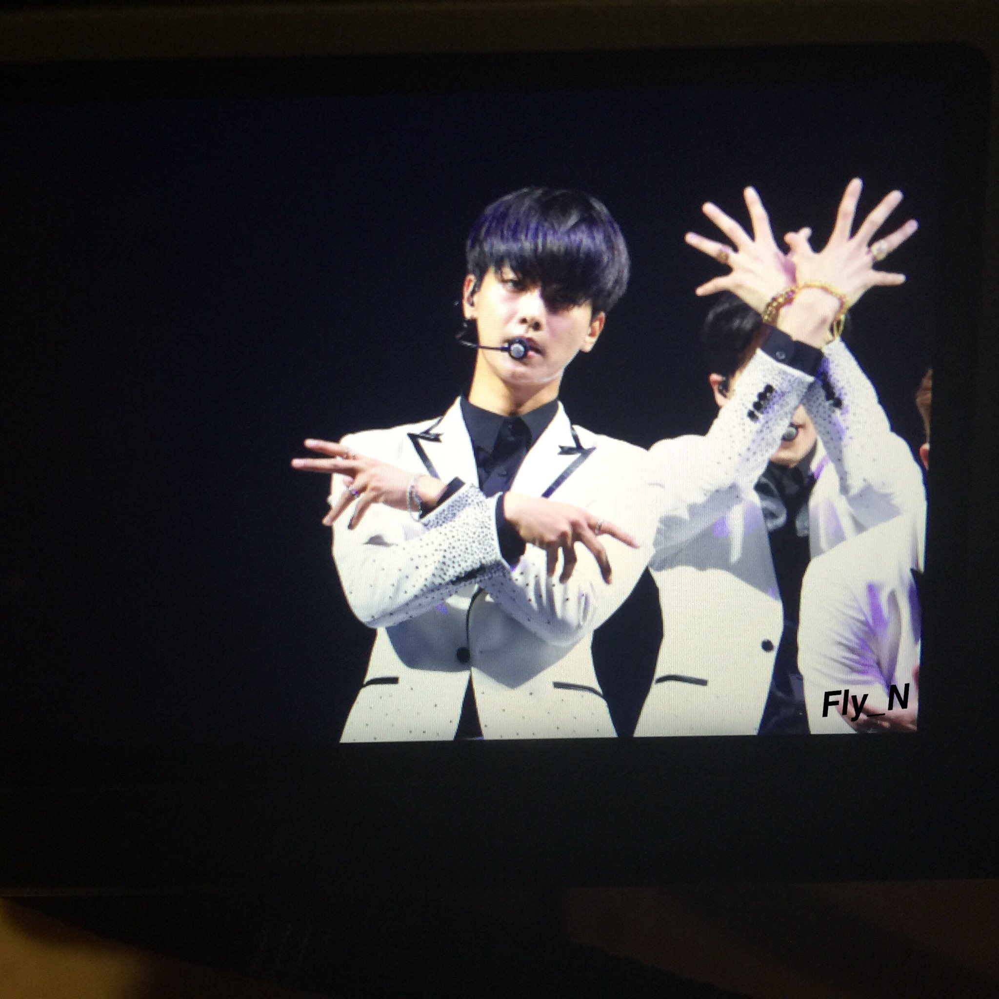 CjomAonUgAERvNr.jpg:large