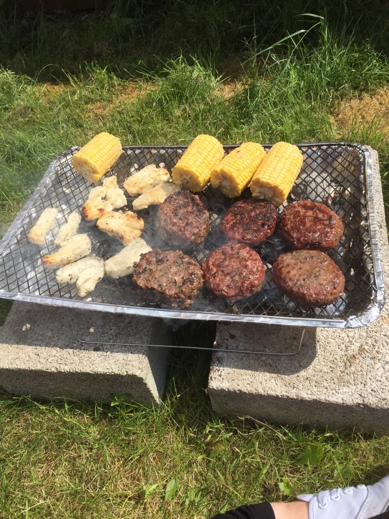 Miss_Allimac's tweet photo. 😍😎☀️🍹🍔 https://t.co/hGbrK7eKr5