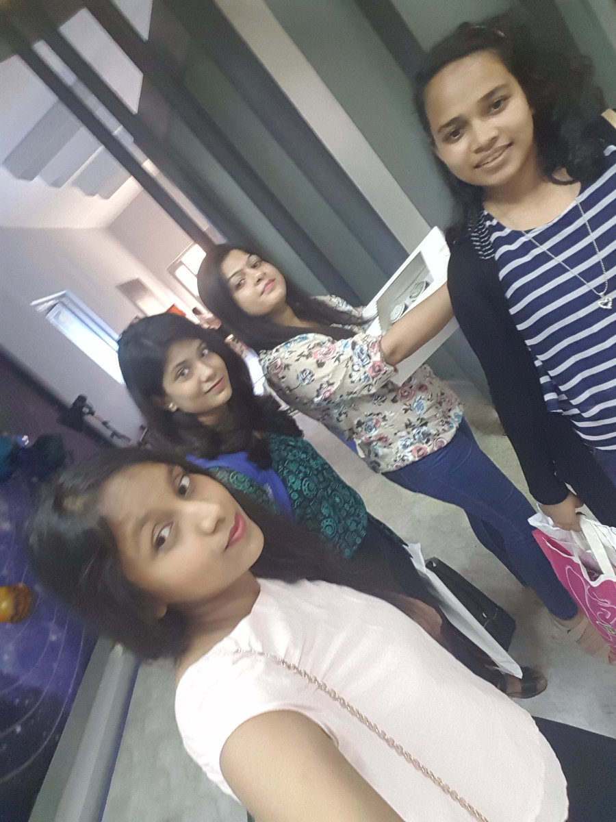 shru___'s tweet photo. And they loved it ! harshi even clicked the pic of cupcakes in her cell .

Yayy ❤ @sayalesolao1 

@8paramsingh https://t.co/TKfq6uzXy5
