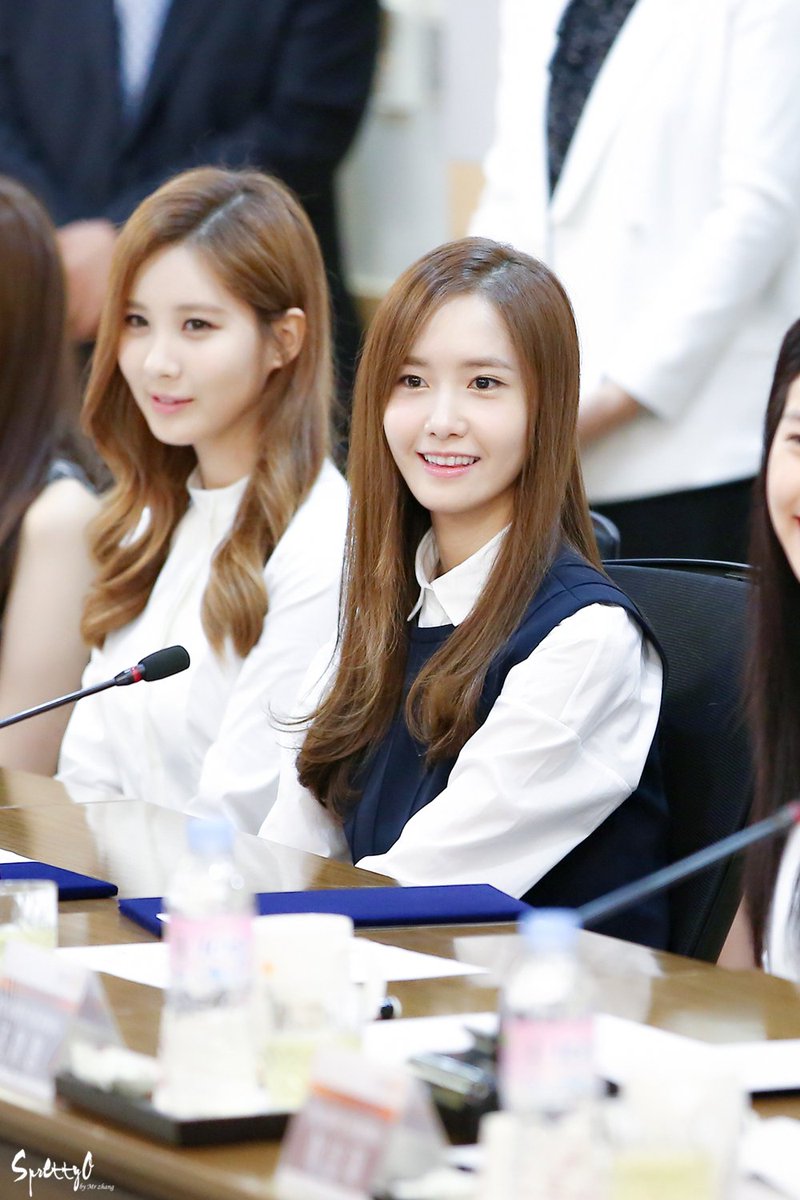 [PIC][17-09-2014]YoonA và SeoHyun tham dự Lễ bổ nhiệm Đại sứ cho trường ĐH Dongguk vào trưa nay - Page 3 CjoomDbVAAA8ju0