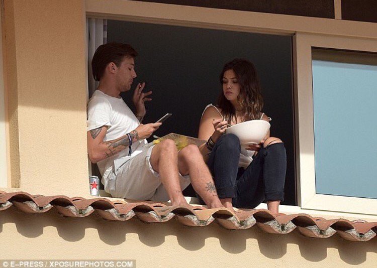 misfitstylinson's tweet photo. #who took it #findthetable #whohasit #thefinestrooftopdining https://t.co/3DGgwc4KGV