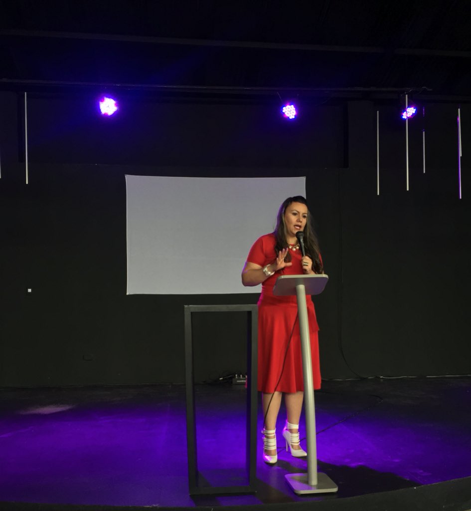 MciUbate's tweet photo. No te pierdas la segunda reunión familiar, la gran palabra de hoy con la pastora @michy_35 en @MciUbate https://t.co/PXeYYJ4hOI