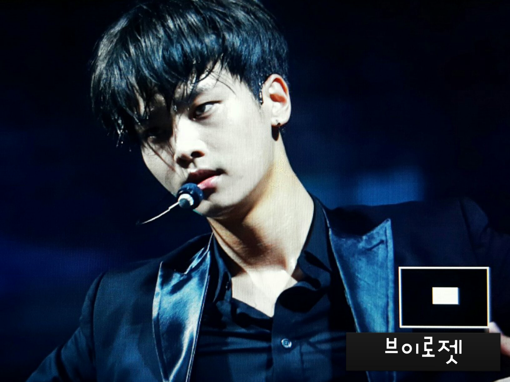 CjoqqwnUUAEmws1.jpg:large