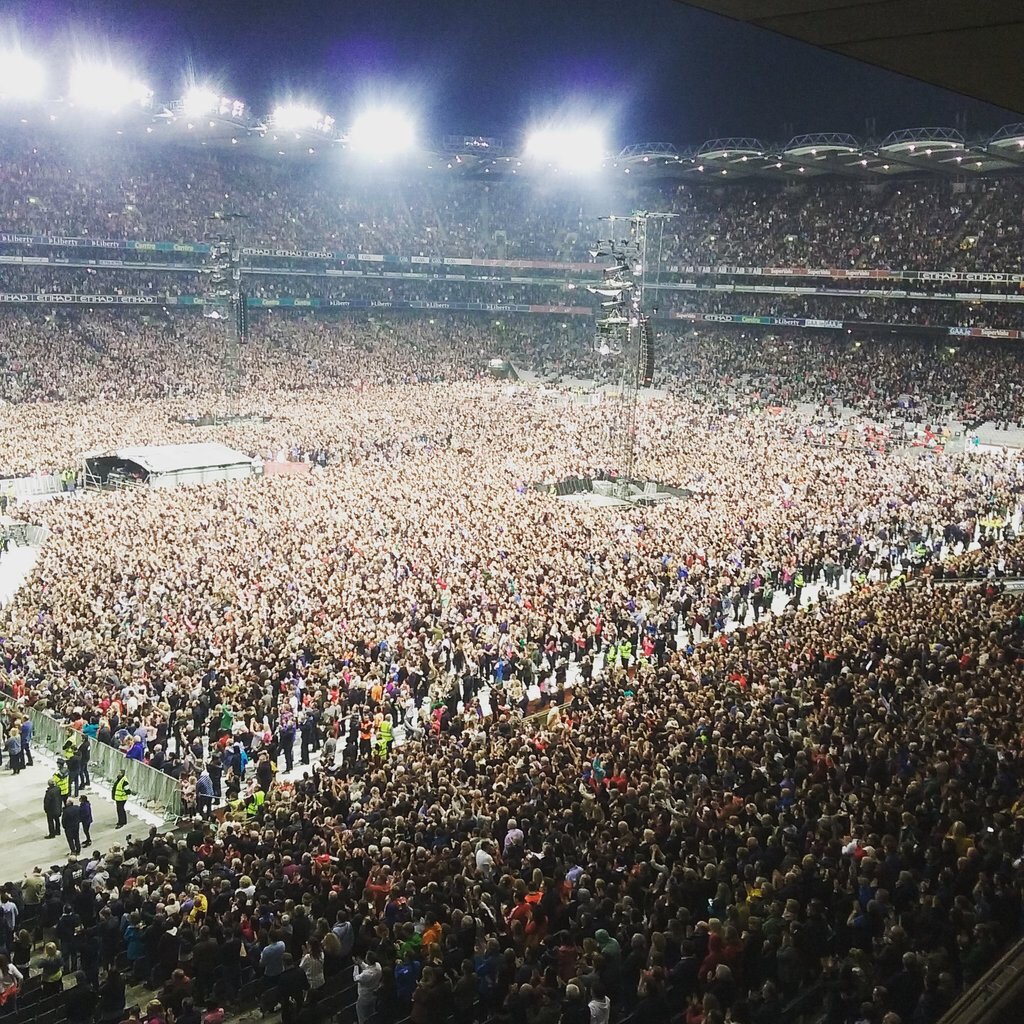 nilslofgren's tweet photo. One more time #Dublin @CrokePark  @springsteen .  A lot of #brucebuds meeting for the first time. Enjoy https://t.co/KVS538n73w
