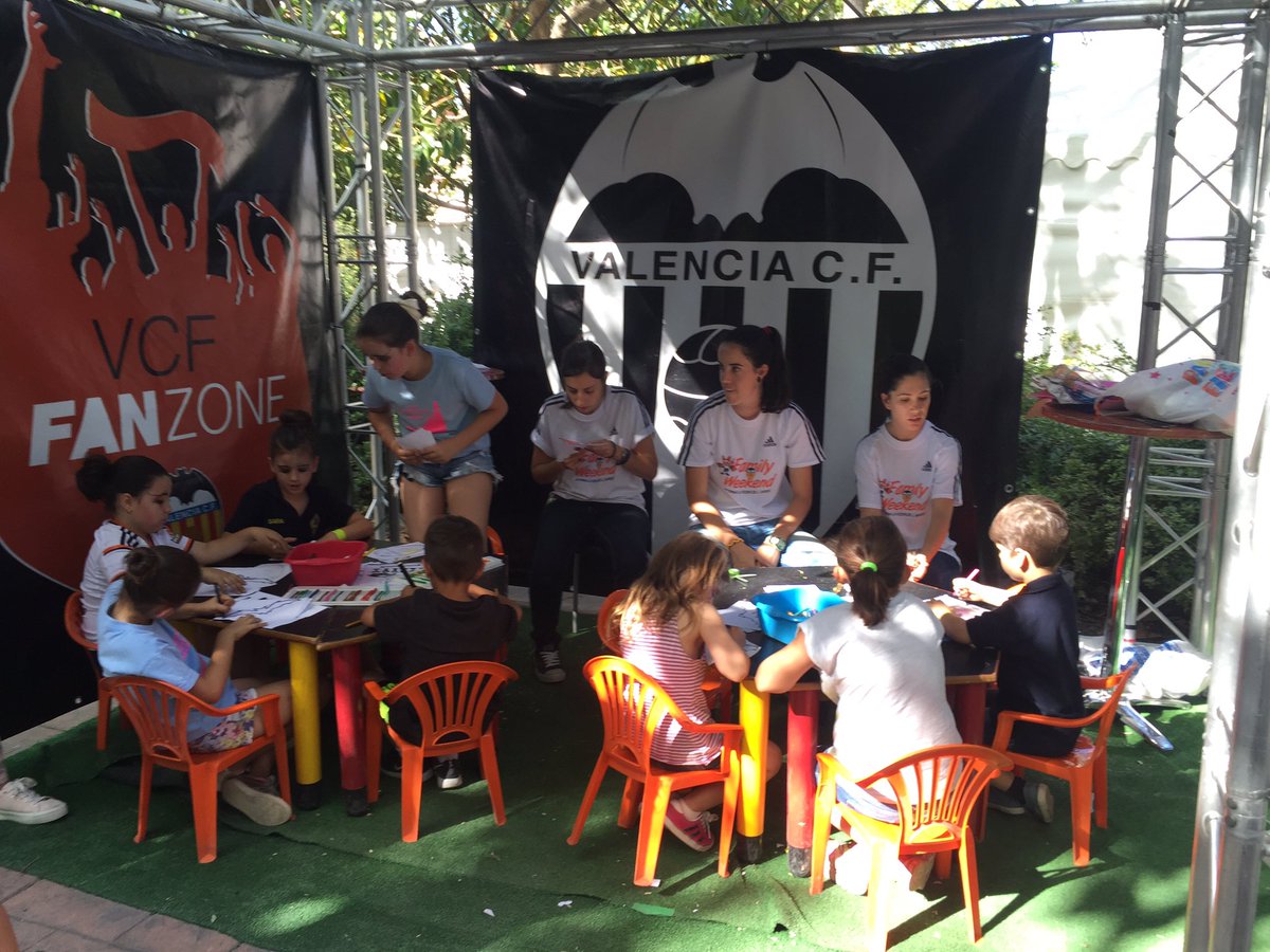 Vine a dibuixar amb nosaltres al #FamilyWeekendVCF.Encara no t'has pasat a vore el que tenim a la Festa de l'Afició?