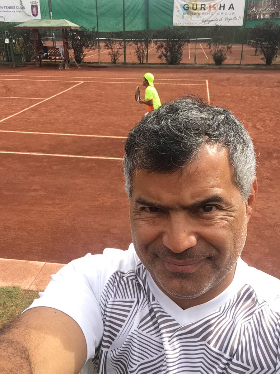 robertogermaina's tweet photo. Jugando tenis en el club https://t.co/nAXvsOhaTa
