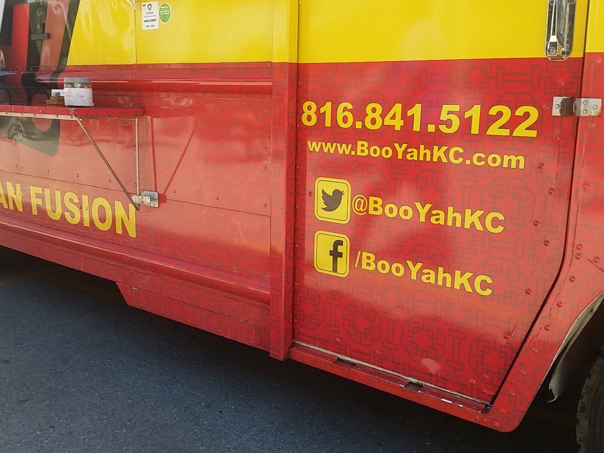 kwagg's tweet photo. At my FAVORITE food truck, @BooYahKC getting the best pork chops in the world!! https://t.co/rXPnqFambX