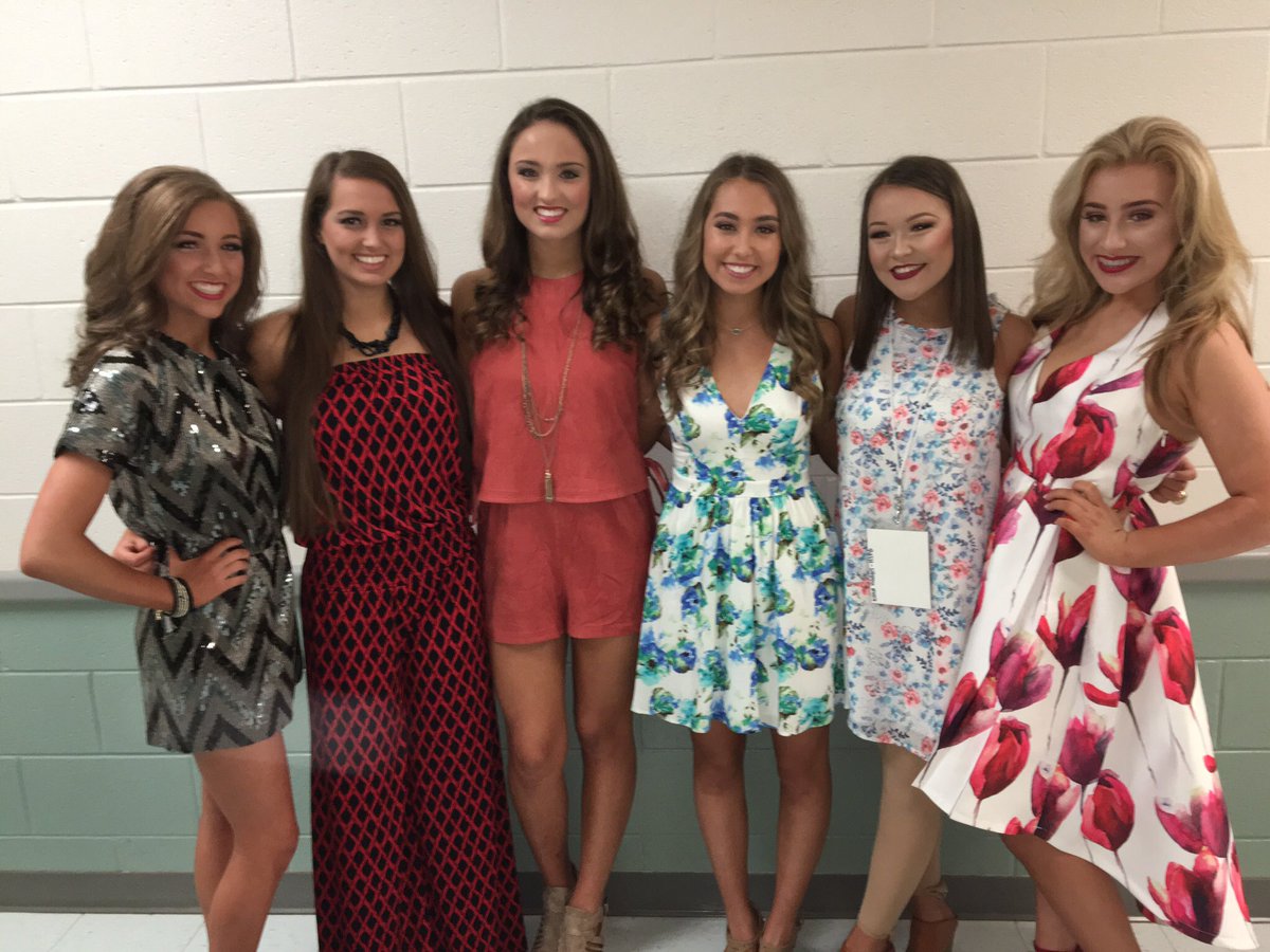 averyanne013's tweet photo. Love my girls #cutees https://t.co/LMHUFb3VuT