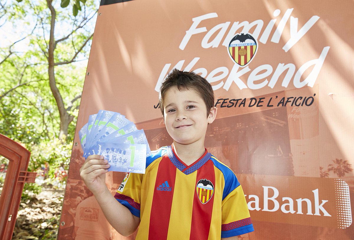 valenciacf's tweet photo. VÍDEO de #VCFplay de la segunda jornada de la @fweekendVCF en la fiesta más valencianista ➡https://t.co/L2QDk1Q8Kl https://t.co/GkF80Ev8KM