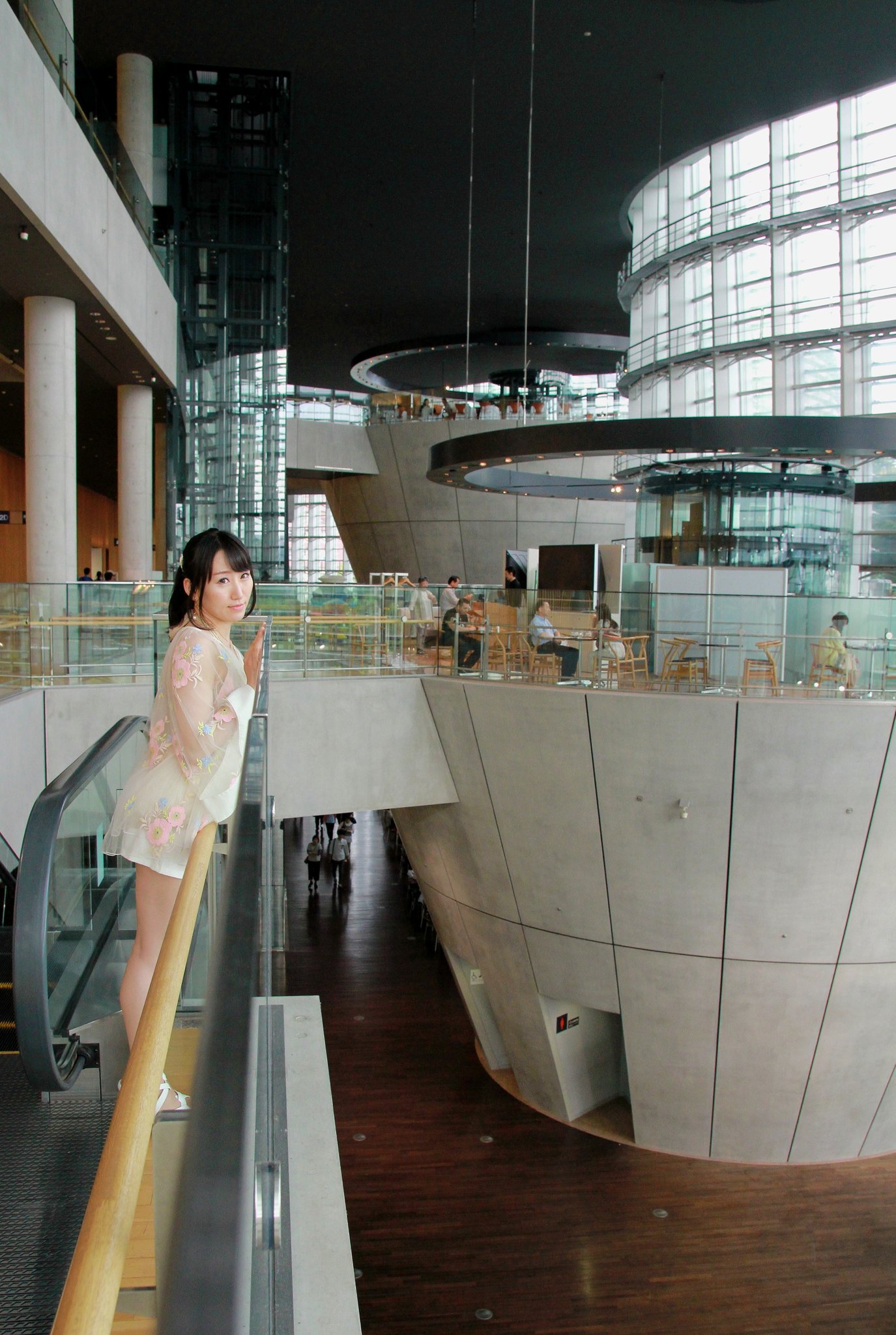 まさる 乃木坂46セカンドアルバムのジャケット写真のパクリ撮影してみました 乃木坂46聖地巡礼 乃木坂46それぞれの椅子 国立新美術館 Sme乃木坂ビル 乃木坂46メンバー最終審査会場 乃木坂46名付け由来ビル 明日華 T Co Jzqmqcsgfp