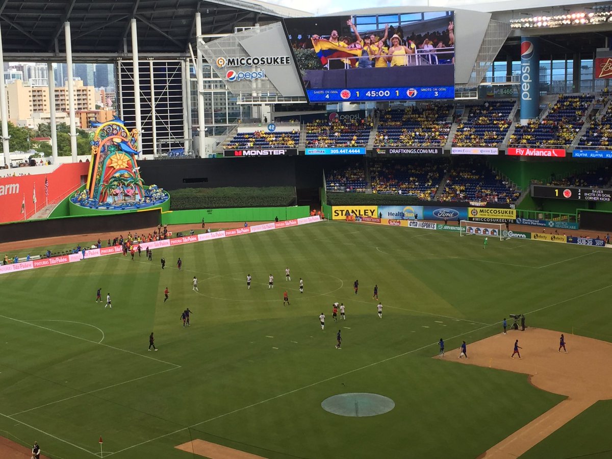 gutierrezabe's tweet photo. #Colombia &amp; #Haiti 1-1 @ halftime in what has been anything but "friendly" - several yellowcards issued #colvshaiti https://t.co/3Rmcq8e73G