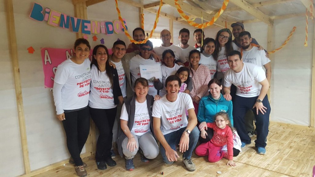 TECHOarg's tweet photo. ¡Estamos felices! Inauguramos la primer Vivienda de Emegencia en Resistencia #SoyVoluntario #CcMasiva https://t.co/05frGceNlu