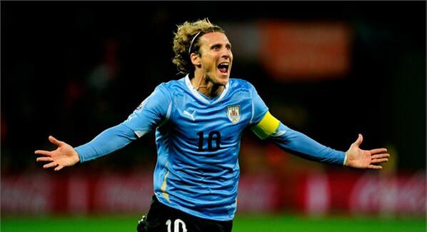 MotivacionesF's tweet photo. “Todo el mundo tiene problemas y el fútbol termina siendo el psicólogo más barato” - Diego Forlan. https://t.co/MPi9Cr5VNs