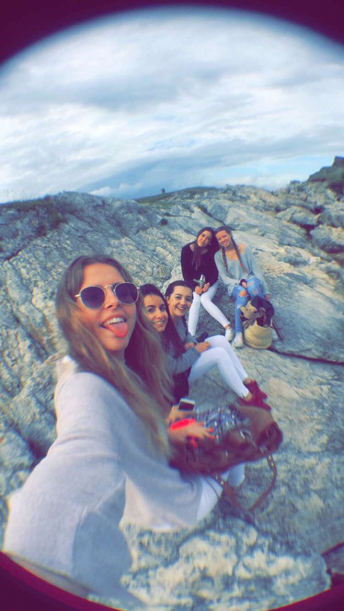LauraRioM's tweet photo. día 10!😁☀️👙💦🚗🍻🌅🍔🍟👭👭👭 https://t.co/wKUOXVy1DS