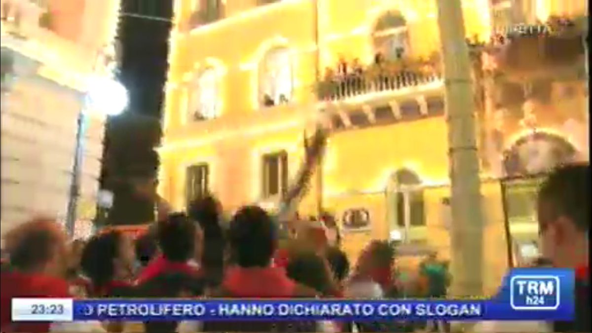 TRMh24's tweet photo. La Iaccara ha preso fuoco #Sangerardo2016 https://t.co/oe1tgoiMTR
