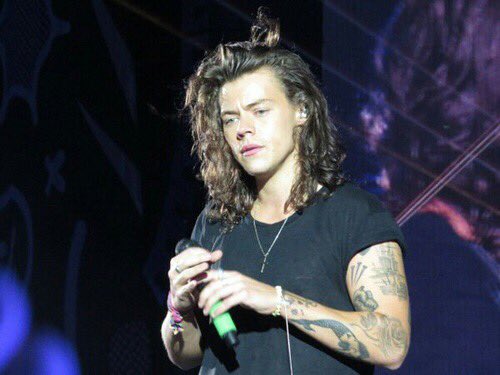 hstylespics's tweet photo. RT to vote for @Harry_Styles #ChoiceMaleHottie #TeenChoice https://t.co/XDYmbdEaTb