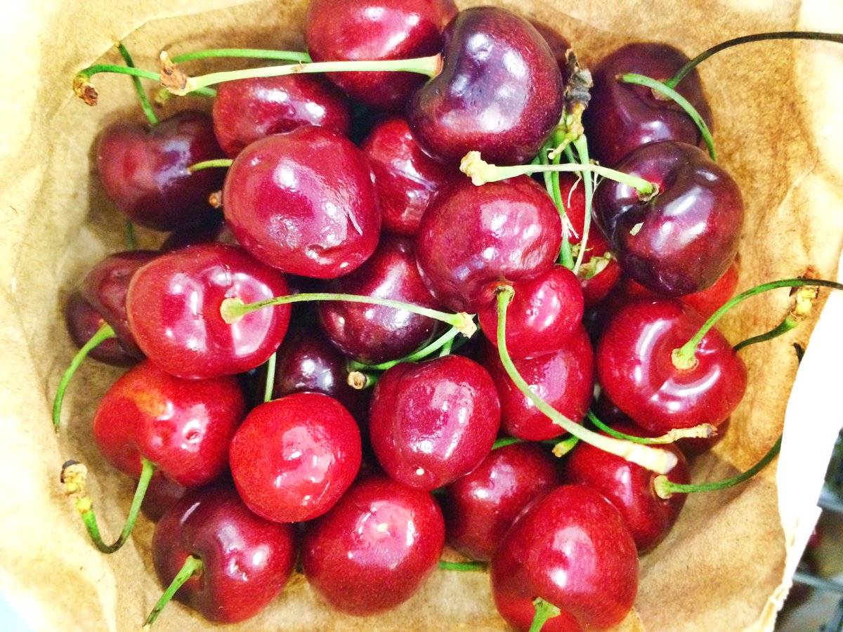3SistersWI's tweet photo. Mmmm BERRY SEASON! These red beauties are at the store now! 😍 https://t.co/L50Js2KbYo