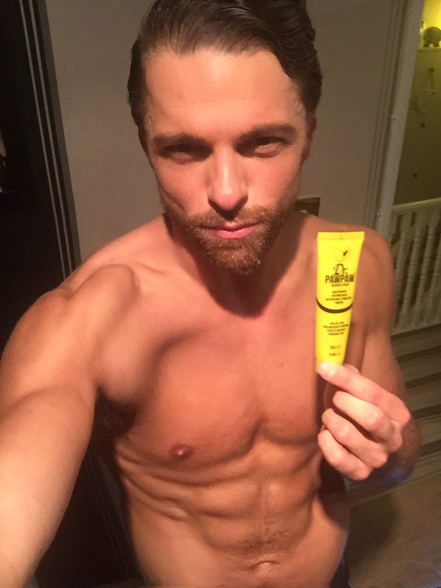 Shout out to <a href="/DrPAWPAW/">Dr.PAWPAW 💋</a> for fixing  us up this weekend at Canary Wharf Summer Fashion Show! ✌🏼️