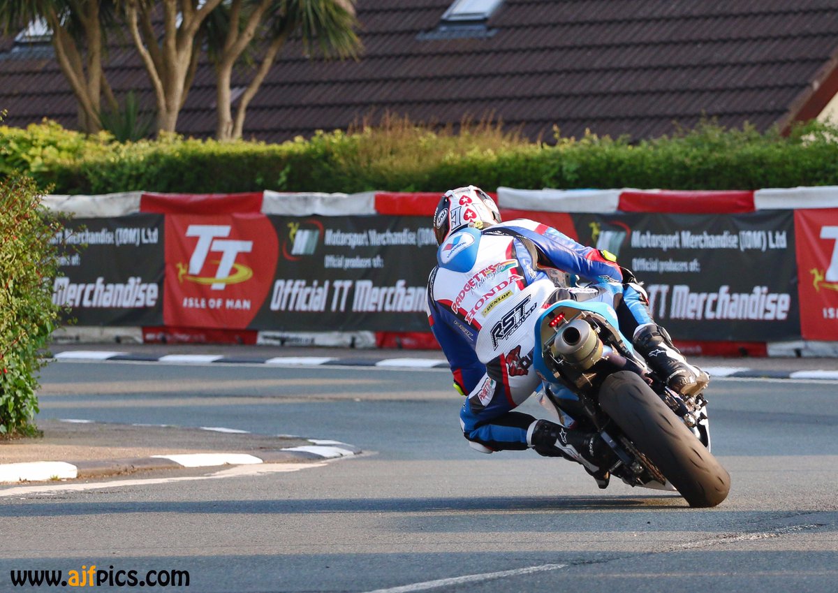 AJFPics's tweet photo. @ConrodIOM through his home town on the 1st lap on the @PadgettsRacing1 machine! @PokerStars @iom_tt https://t.co/3Eib8FrX4a