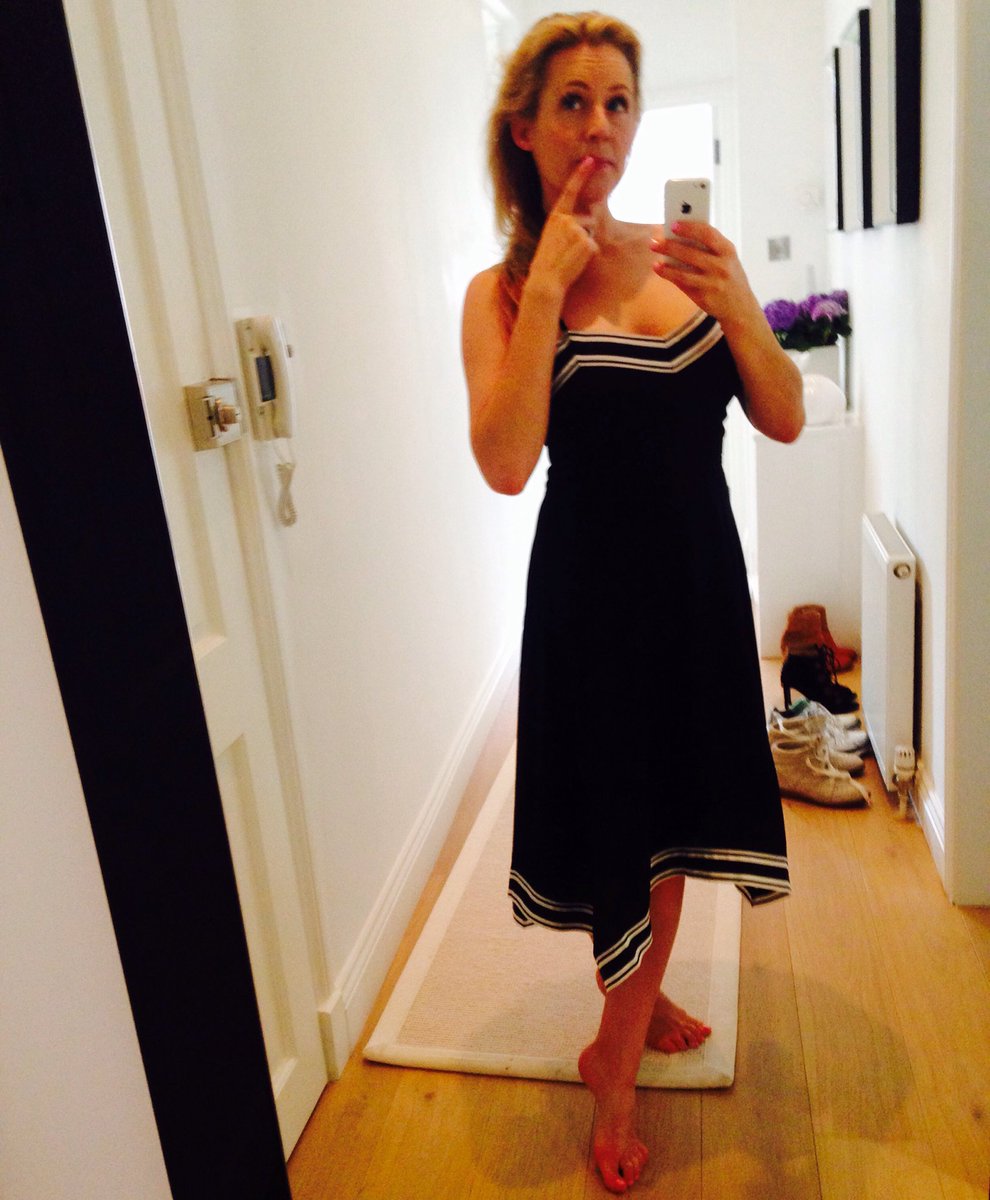 abigail_titmuss's tweet photo. Midi=tricky. But it's so cute! Can I? Gah. #TEDBAKER #londonrocks #fashion #needheels #seriousface https://t.co/jqIQWN3g72