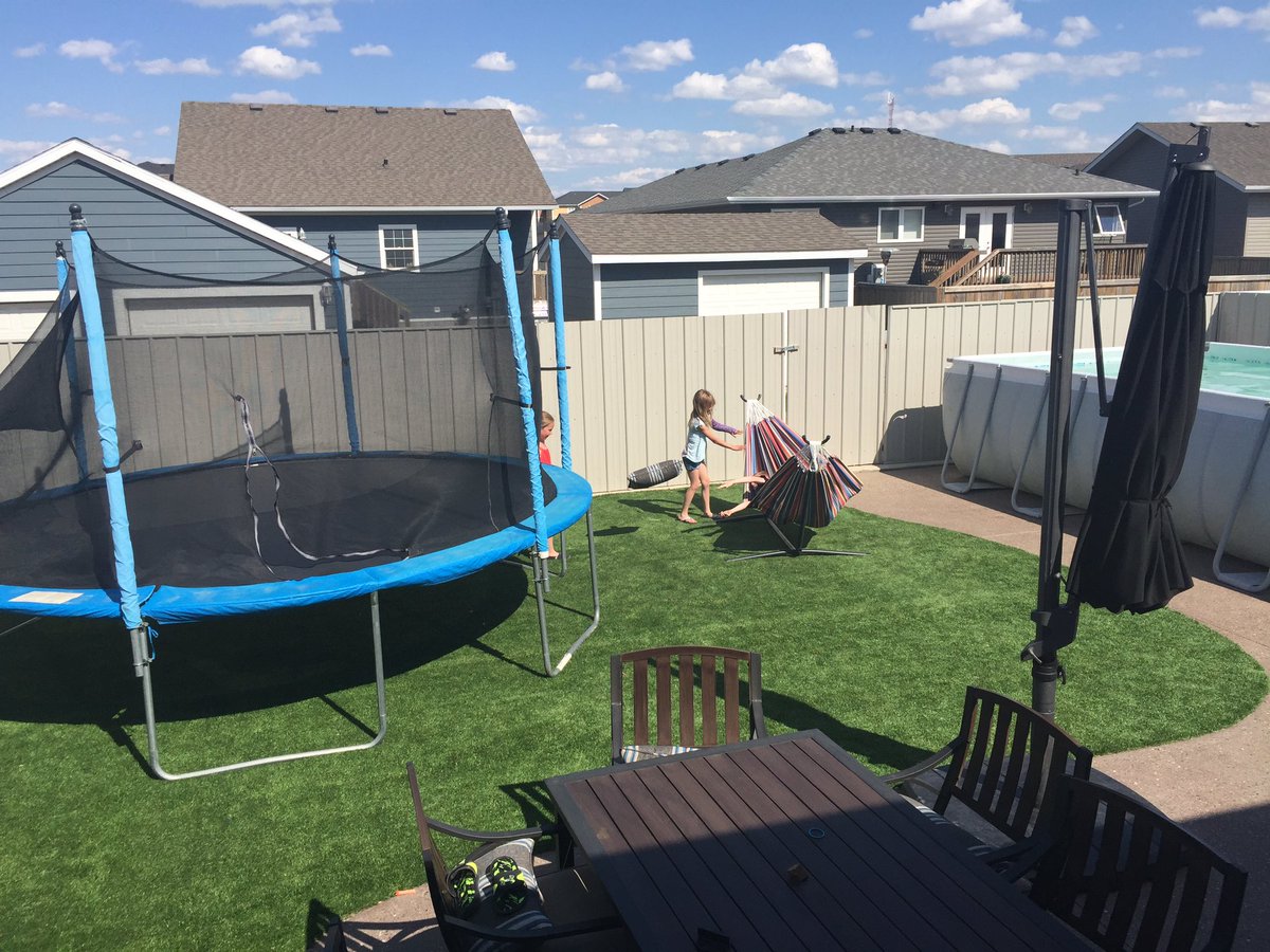 weshanson1976's tweet photo. @MadsenShawn @KristieMadsen #backyardplaytime #littleshygirl https://t.co/BAC38ELFYN