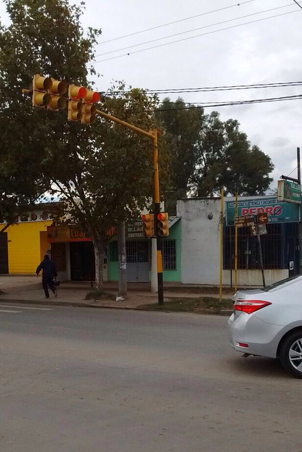 JJuaneda's tweet photo. Los semáforos de Av. Donato Alvarez y Vulcan ya funcionan nuevamente.
Gracias @CVCerroNorte por darnos aviso. https://t.co/Qsi0Lz6xKv