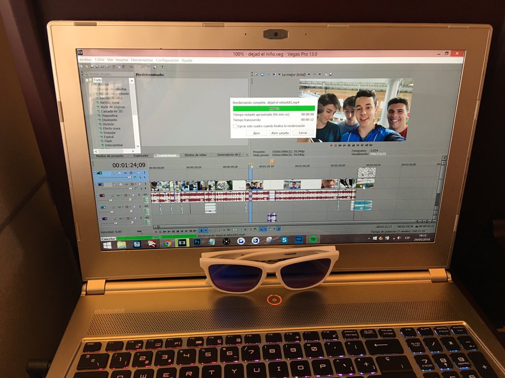 TheGrefg's tweet photo. VAMOOOOOOOSS!!! Me ha dado tiempo a editar un Vlog en el tren mientras vuelvo a casa. Hoy tendremos 2 Vídeos 🐥🤗 https://t.co/wB6I0VYoET