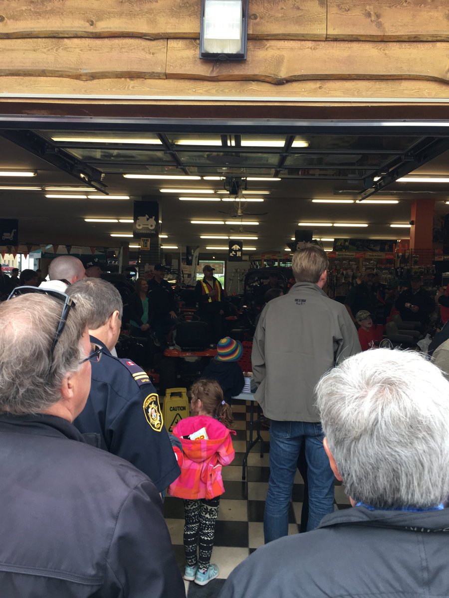 TouchATruckFred's tweet photo. Full house of volunteers!! Thx for your time, effort &amp; commitment! We couldn't do it without you:) @CountOnYardGear https://t.co/6eagLk9cSD