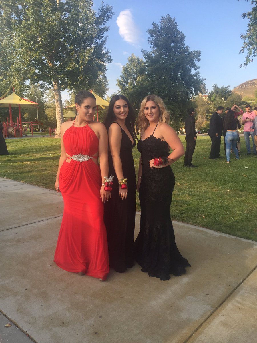 lucy_mkryan's tweet photo. Prom 2016❤️ https://t.co/j6jHgvNXAX