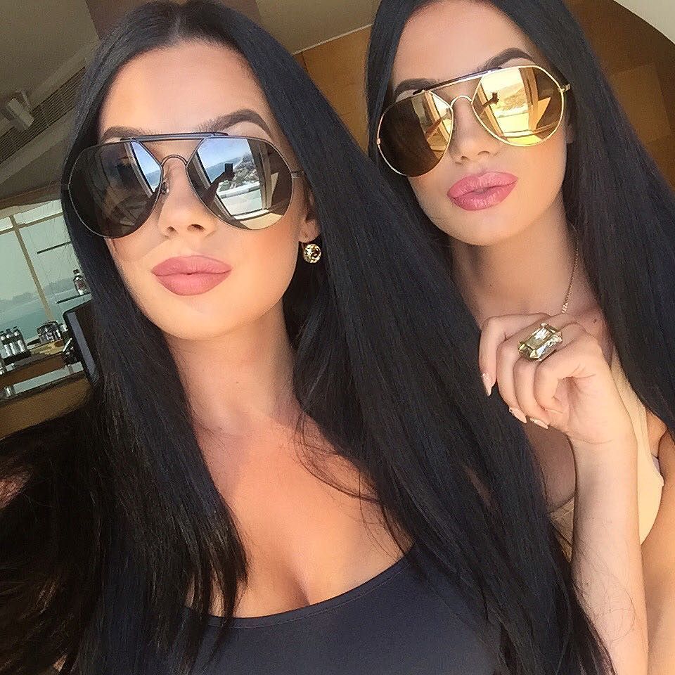 SamaEyewear's tweet photo. 😎😎 #matching with @laurabadura wearing our fave @samaeyewear shades 💙 #sunglasses #twinning #baduratwins #samaeyewe… https://t.co/8jLexd9v4G