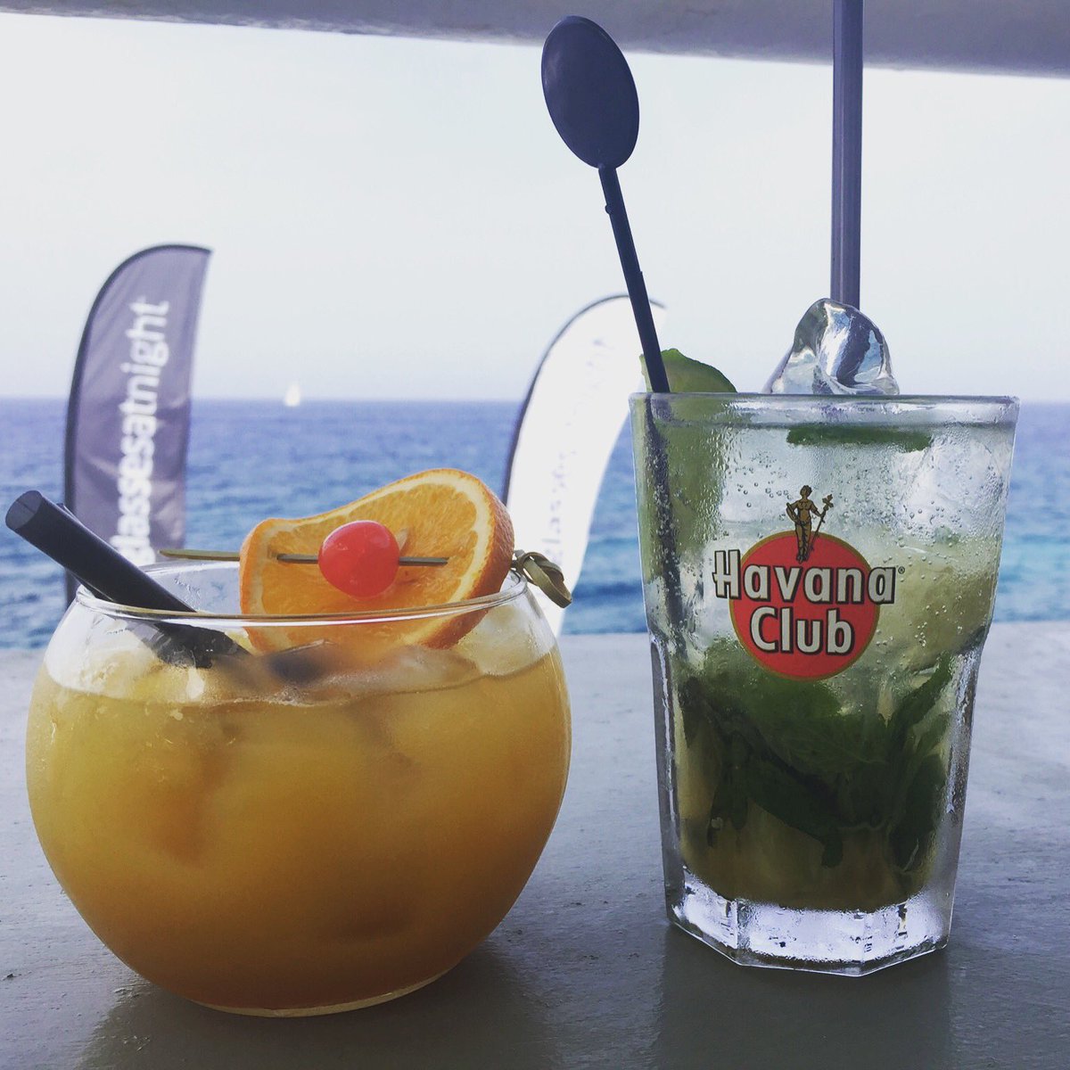 Ver weg van onze Buurtsuper-familie proosten wij op ons halfjarig bestaan. Veel dank voor jullie liefde &amp; support.💪🏼