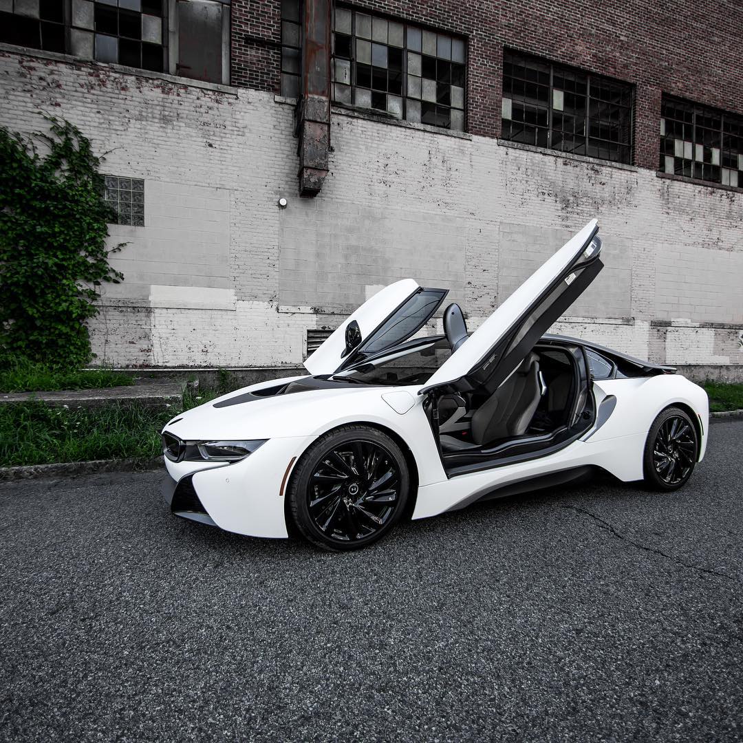 amadeoleandro_'s tweet photo. Here we go! Who wants to come with me? ☺😍 #BMWi8 @aliciabibi89 @jess_kaera https://t.co/9He6WaffQg