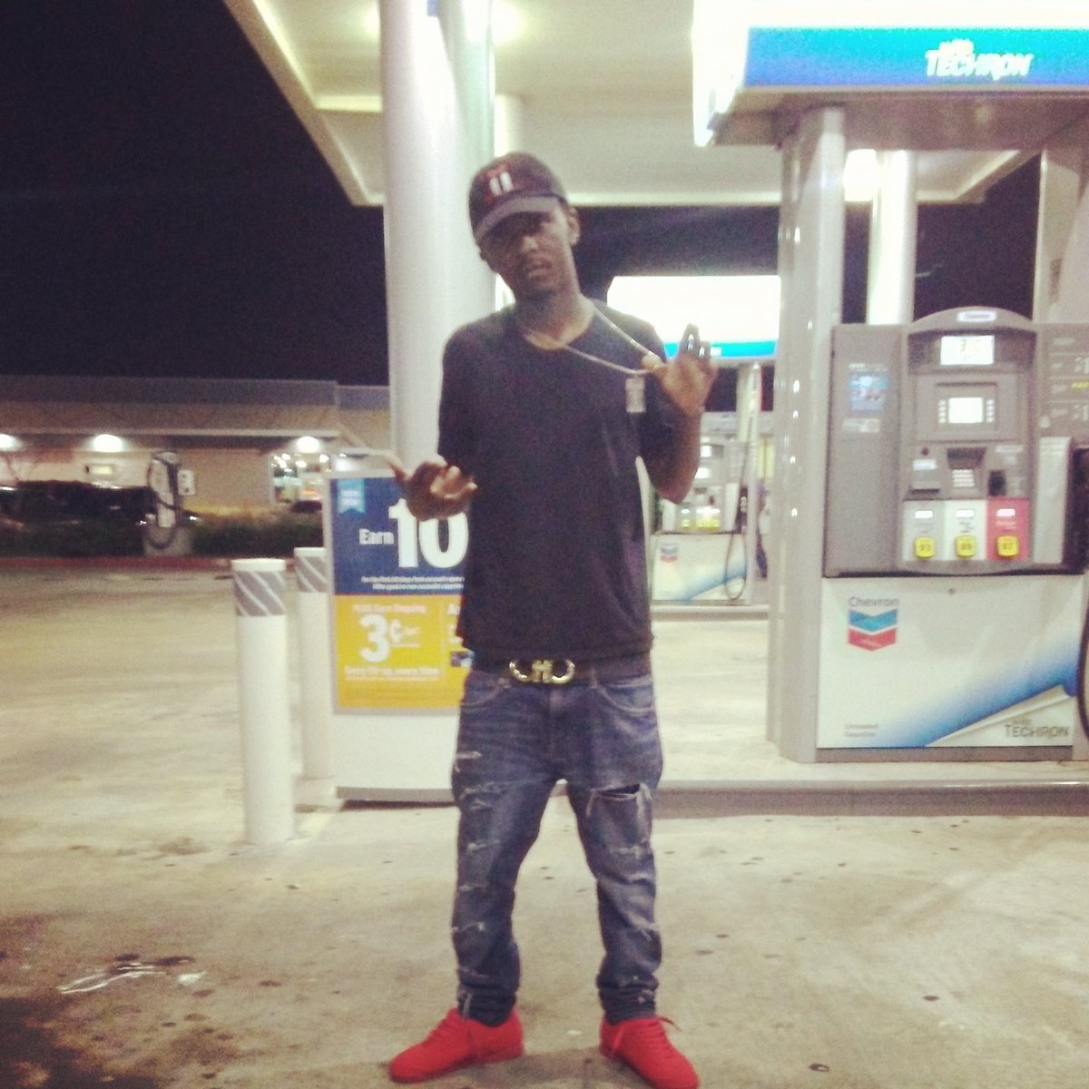 FLUSHNATIONRICH's tweet photo. Last night big chilling in the hood 😎 https://t.co/92Adgu2hlS