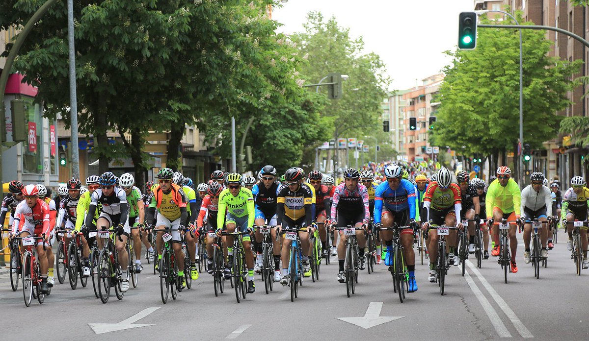 albertocontador's tweet photo. Hoy196km de lluvia&amp;frio en la @MarchaContador en Cuenca,ENHORABUENA a tod@s,sois un@s campeon@s!Nos vemos en365dias😉 https://t.co/Rqy6bdIUtR