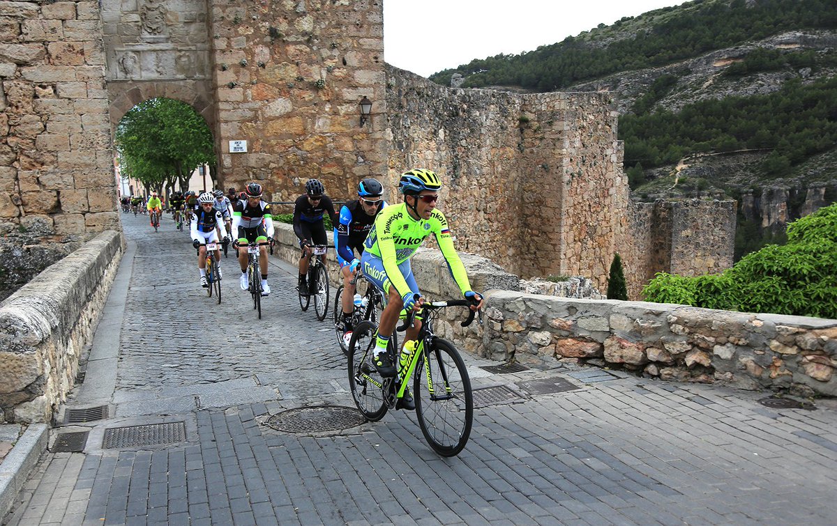 albertocontador's tweet photo. Hoy196km de lluvia&amp;frio en la @MarchaContador en Cuenca,ENHORABUENA a tod@s,sois un@s campeon@s!Nos vemos en365dias😉 https://t.co/Rqy6bdIUtR