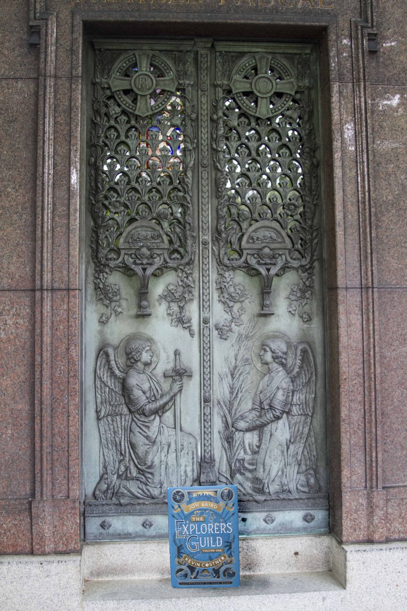Traepischke's tweet photo. A secret door to untold riches? Adventures in Paris with @ExplorersGuild! @modernwest @agitainment #JonBaird https://t.co/ZNoTLOQ0XD
